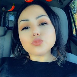 Meet your Posher, Lesly